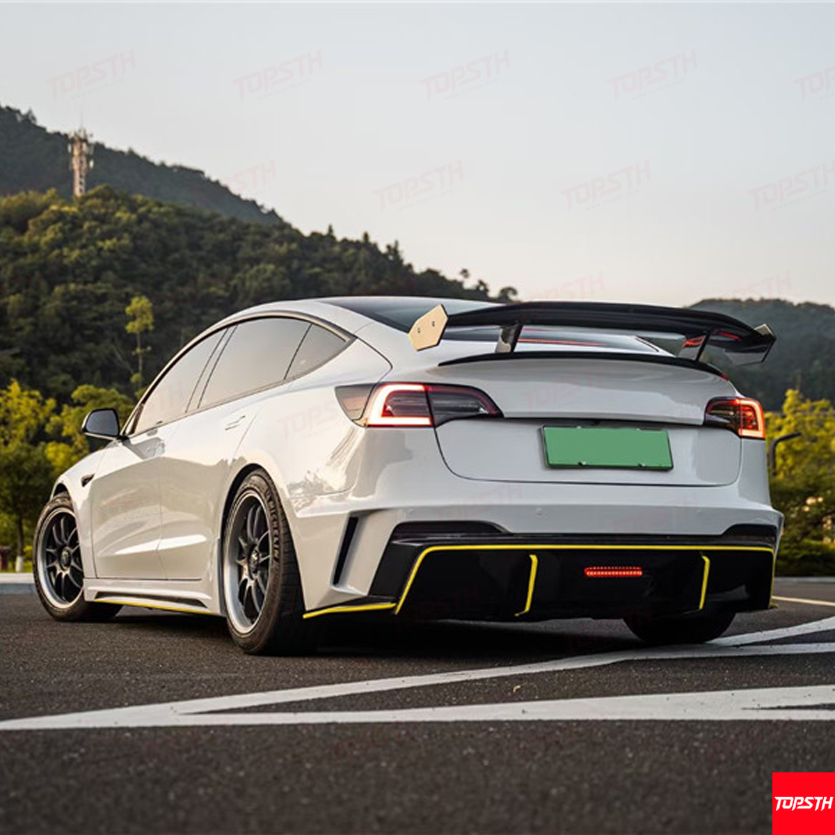 Tesla Model Y Kofferraumspoiler aus Kohlefaser – Hacker-Stil