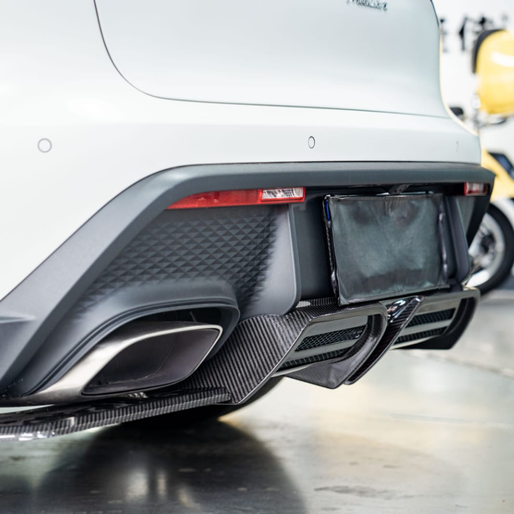 Porsche Macan 2022-2023 Pre-Preg Carbon Fiber Rear Diffuser with LED