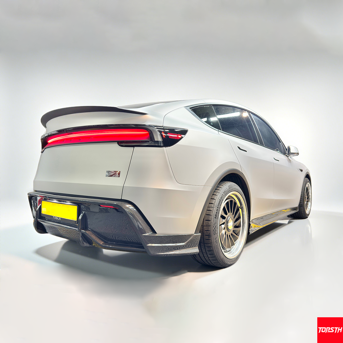 TOPSTH Design Dry Carbon Fiber Body Kits for Tesla Model Y Juniper 2025+