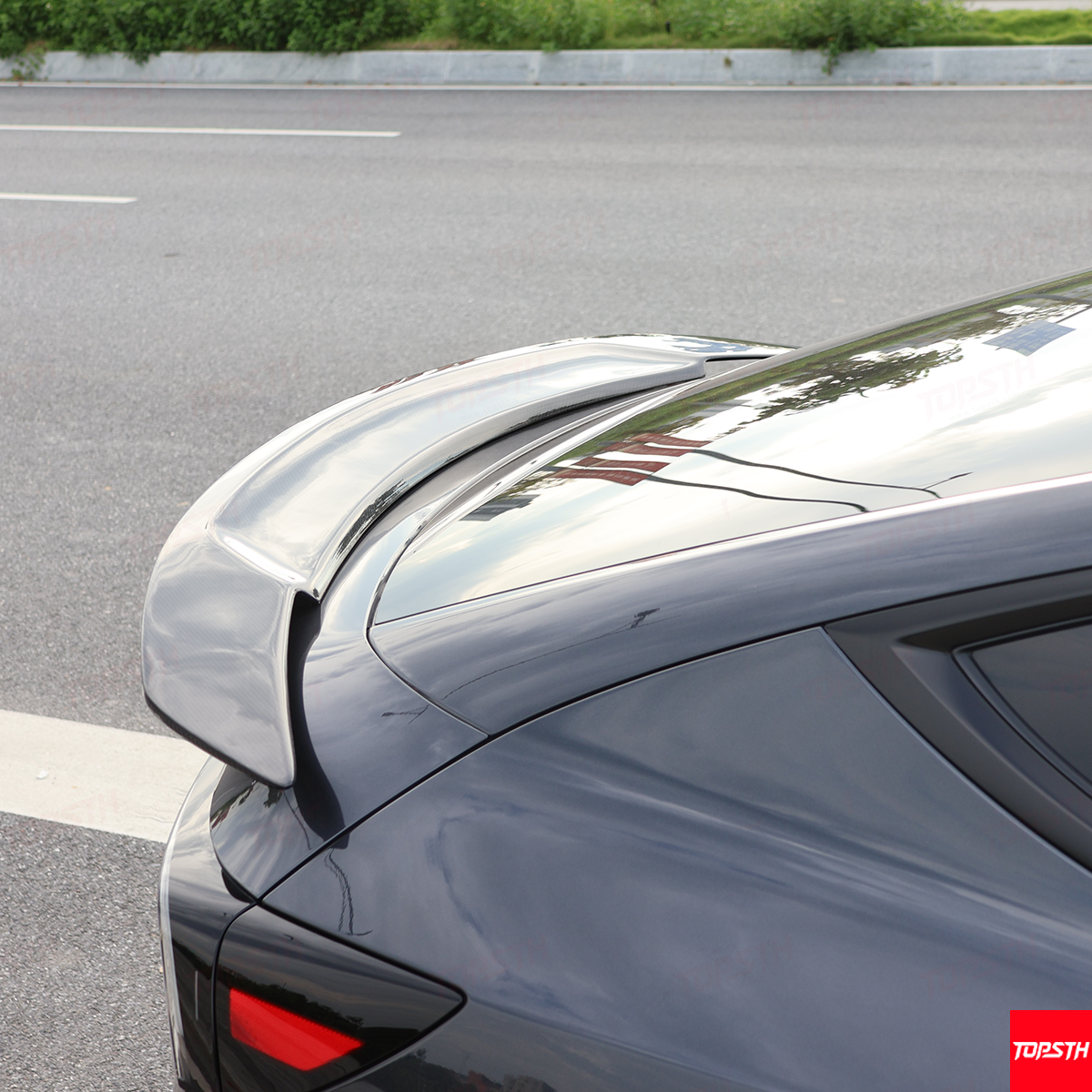 Tesla Model Y Juniper 2025+  RT Style Carbon Fiber Rear Spoiler