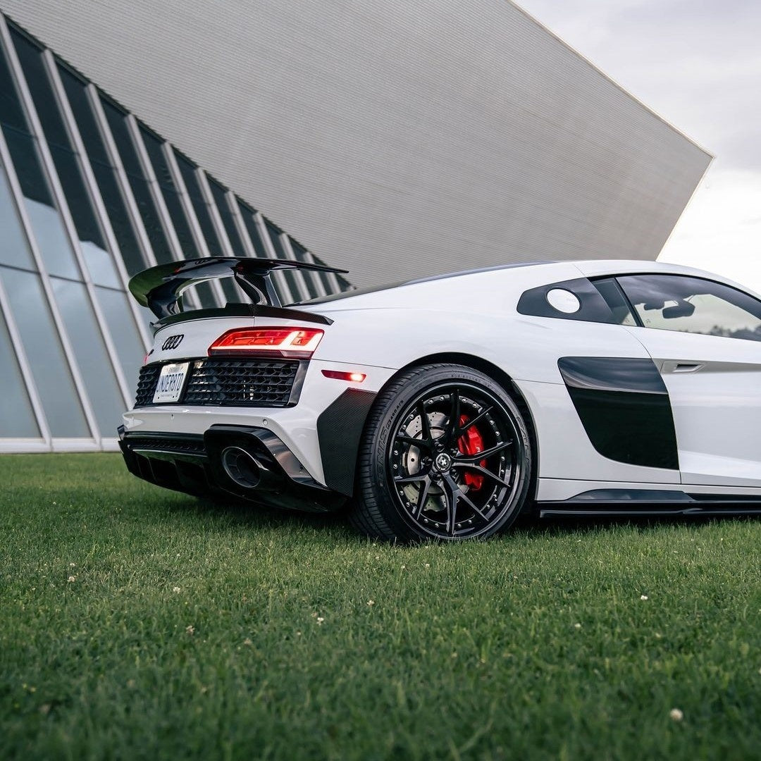 Audi Pre-Pregged Carbon Fiber Performance Style Rear Upper Bumper Spats for R8 Gen 2 FL