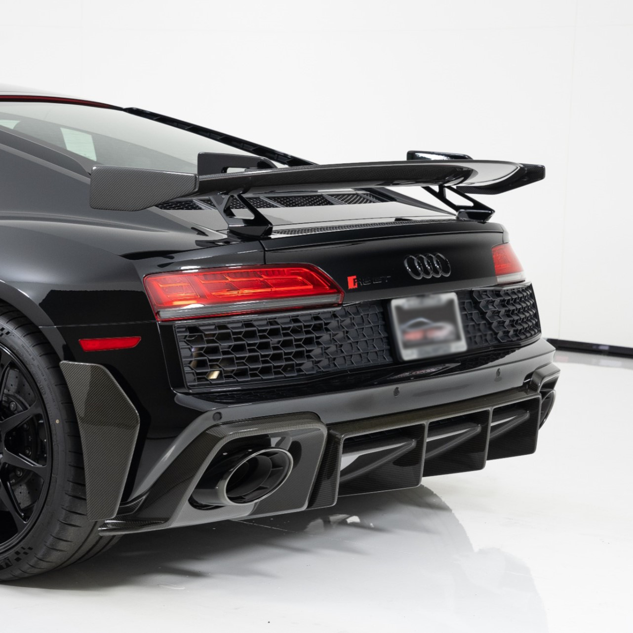 Audi Pre-Pregged Carbon Fiber Performance Style Rear Diffuser for R8 Gen 2 FL