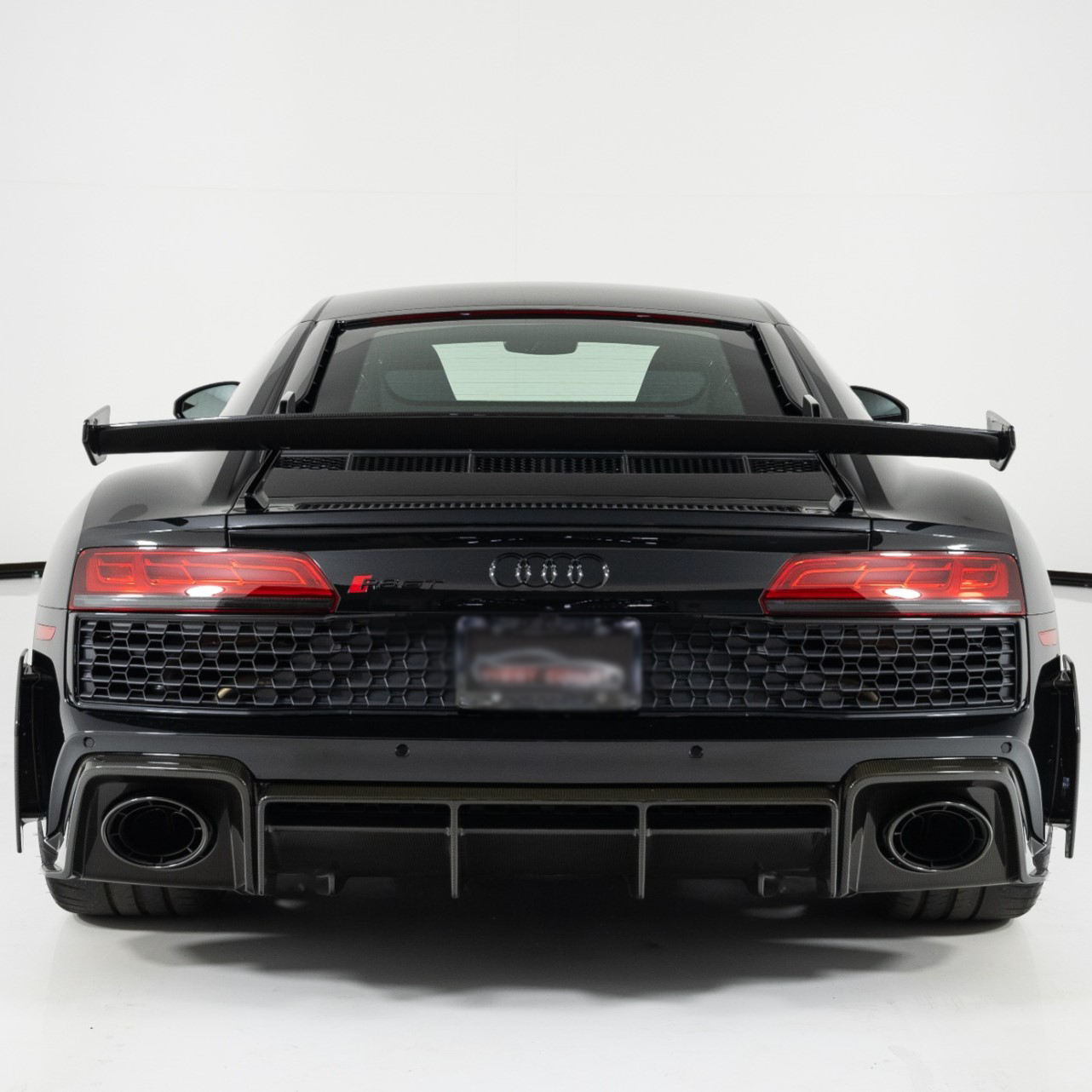 Audi Pre-Pregged Carbon Fiber Performance Style Rear Diffuser for R8 G ...