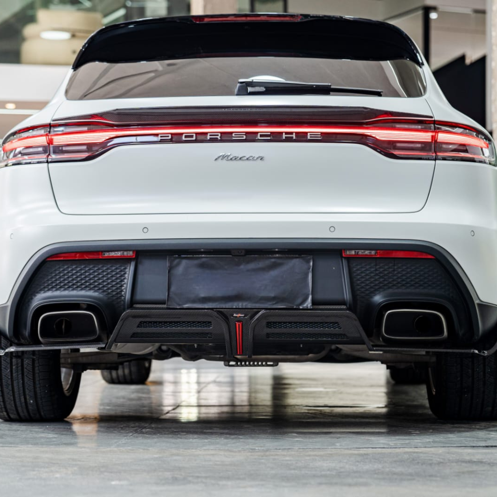 Porsche Macan 2022-2023 Pre-Preg Carbonfaser-Heckdiffusor mit LED