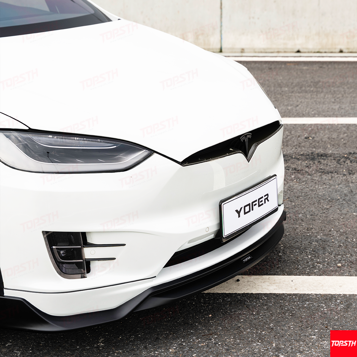 Front close-up of the white Tesla Model X with the installed YOFER Design front bumper lip/splitter.