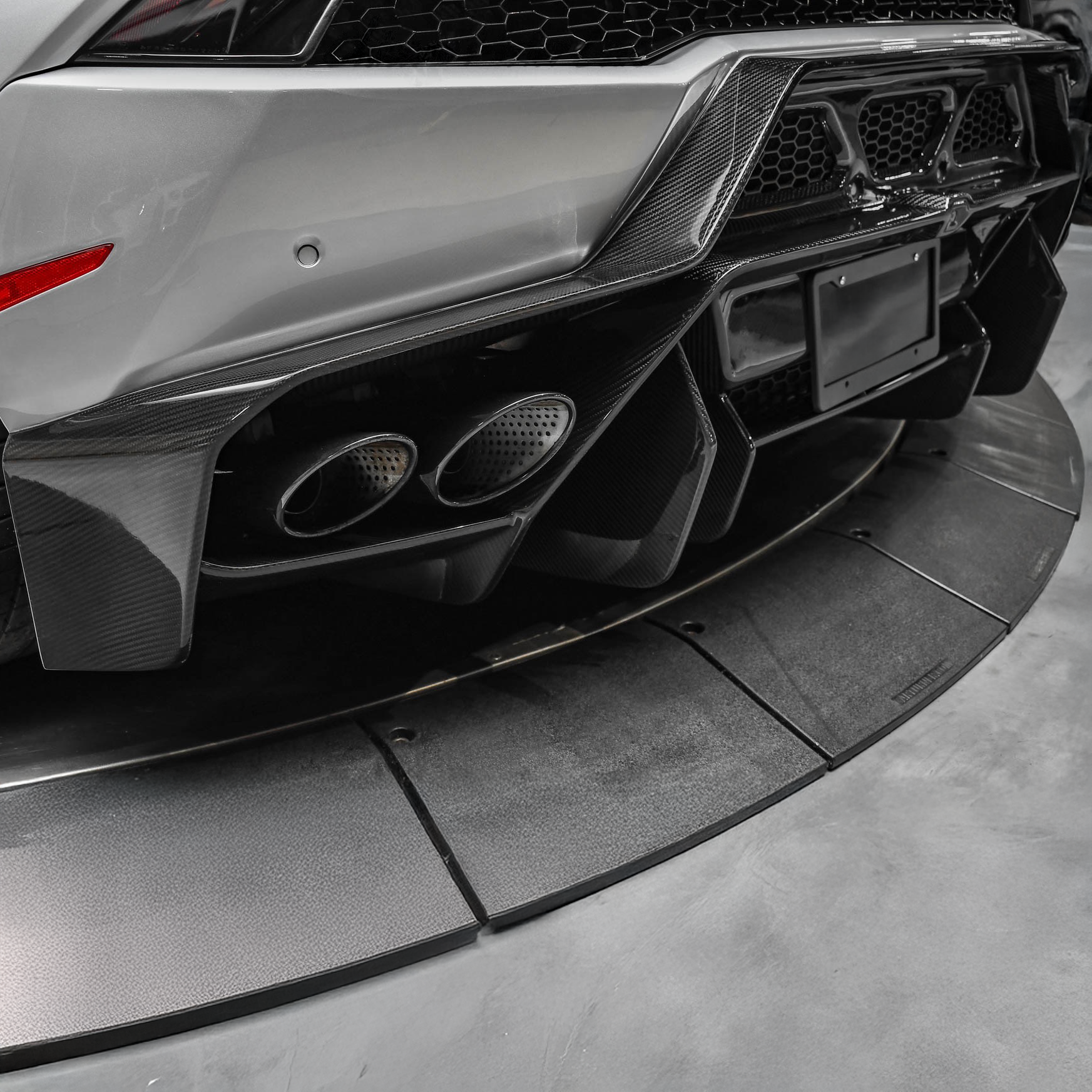 Parachoques trasero y difusor de fibra de carbono preimpregnada estilo Vorsteiner para Lamborghini Huracan LP580 LP610
