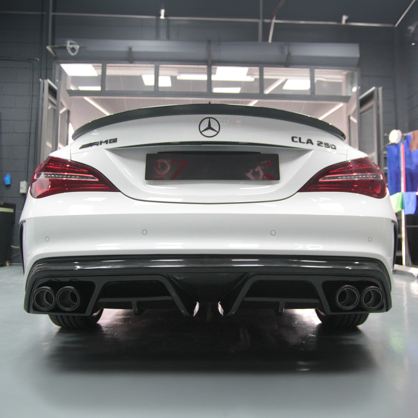 Mercedes W117 Carbon Heckdiffusor im Piecha-Stil