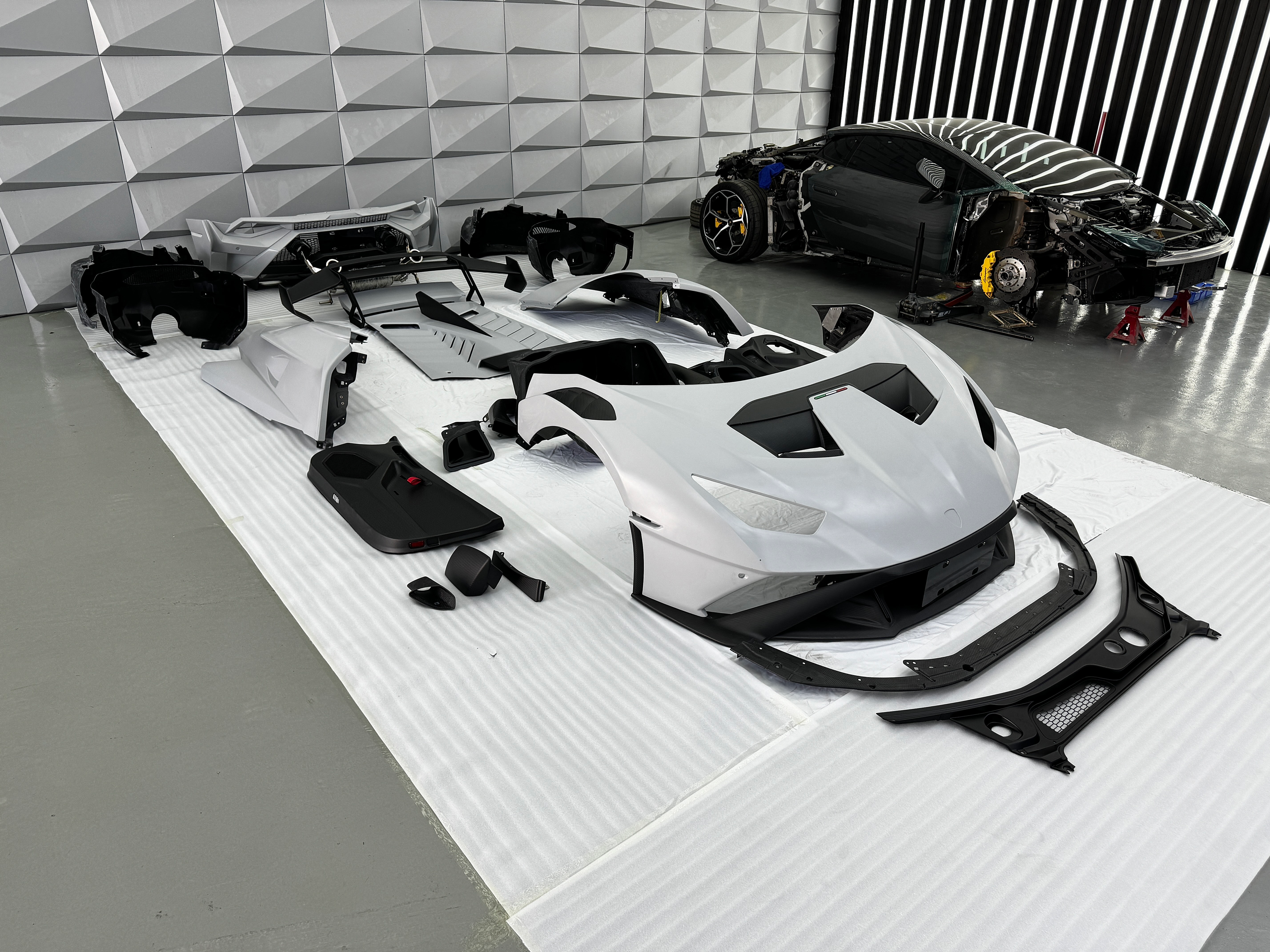 Lamborghini Pre-Preg Carbonfaser-Bodykit im STO-Stil für Huracan LP580 LP610 
