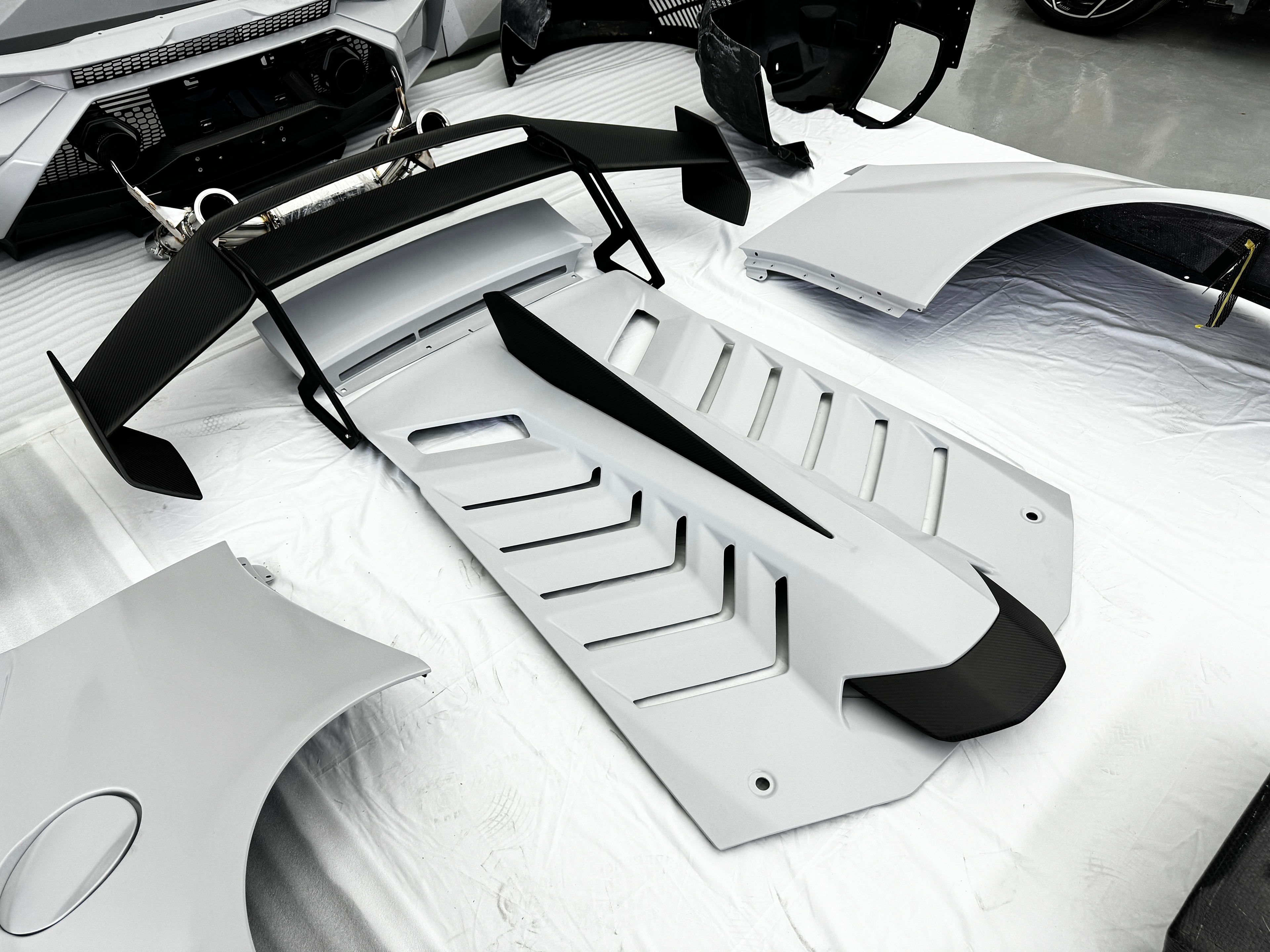 Lamborghini Pre-Preg Carbon Fiber STO Style Bodykit for Huracan LP580 LP610
