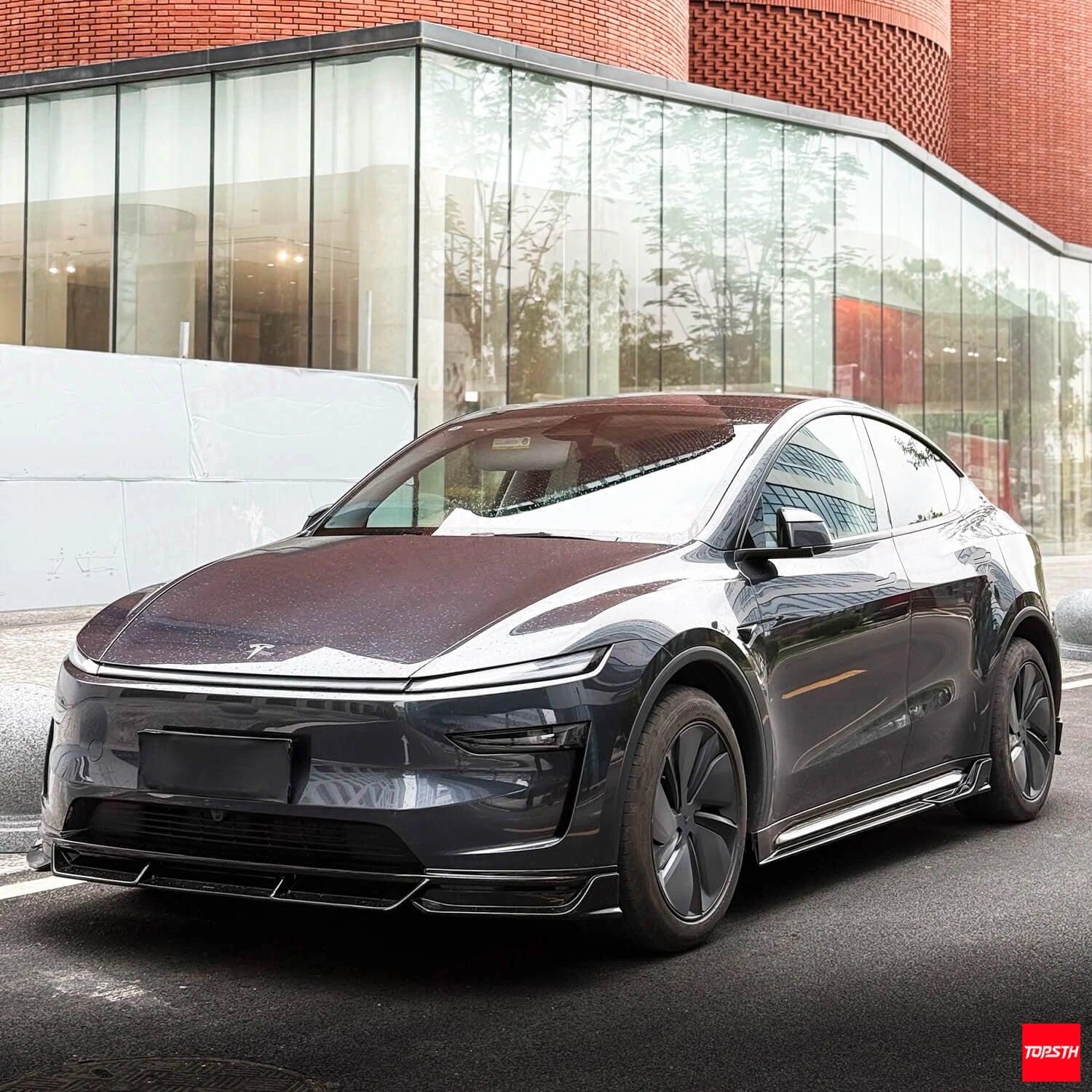 TOPSTH Xtan Style ABS Body Kit for 2025+ Telsa YL/YYY, Front 3 Quarter View.
