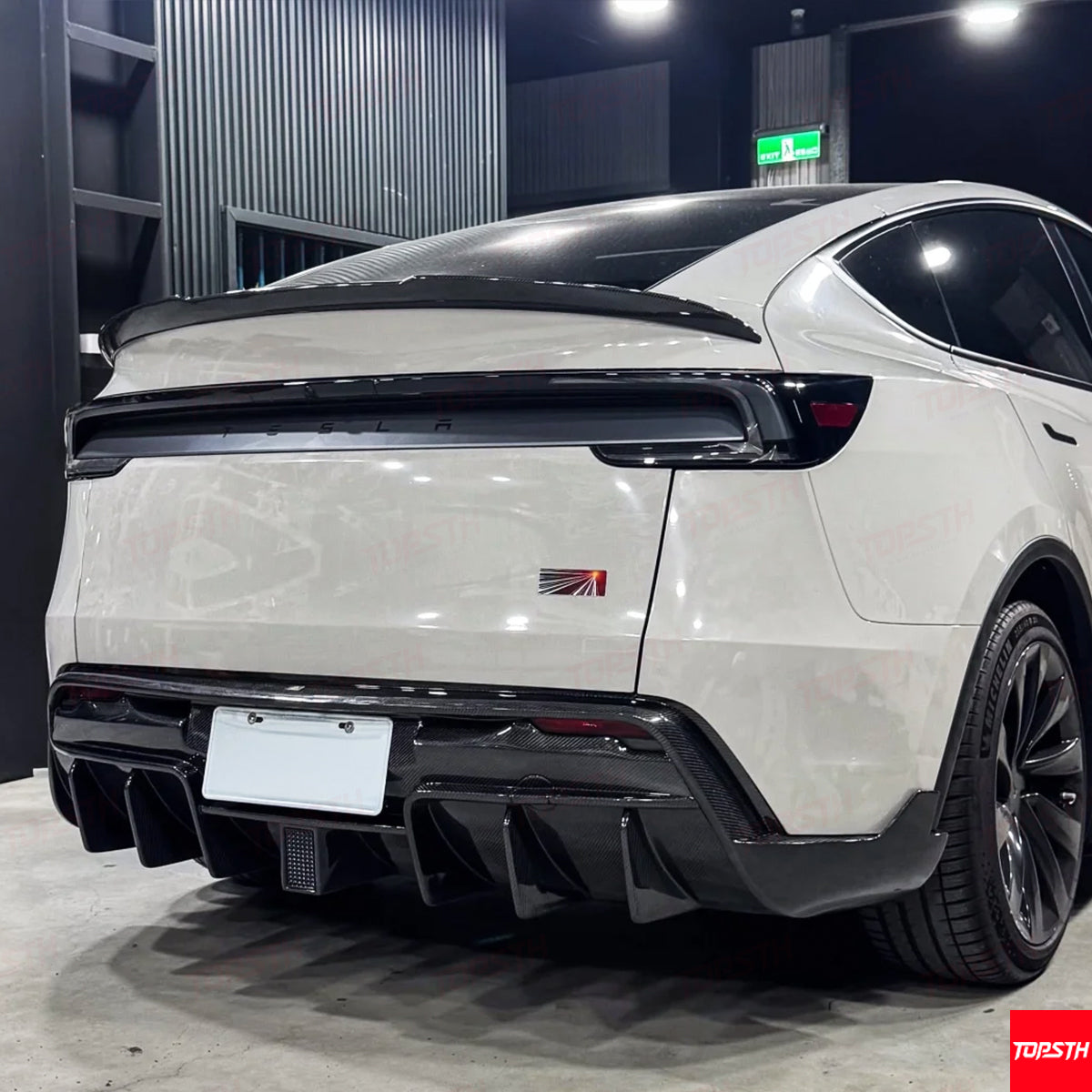Three-quarter rear view of the Model Y Juniper with the installed Carbon Fiber EL Design Rear Diffuser.