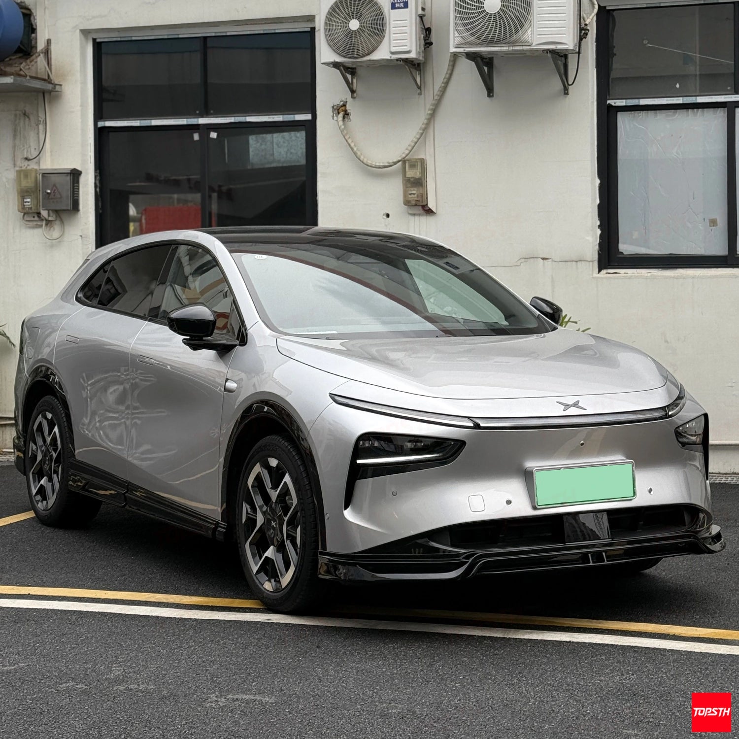 TOPSTH TP Style ABS Body Kit for 2025+ Xpeng G7, Rear 3 Quarter View.