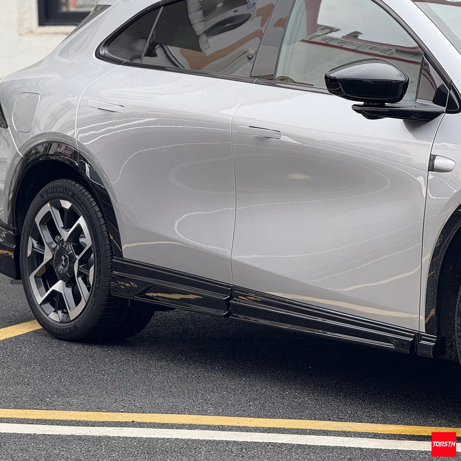 TOPSTH TP Style ABS Body Kit for 2025+ Xpeng G7, Front 3 Quarter View.