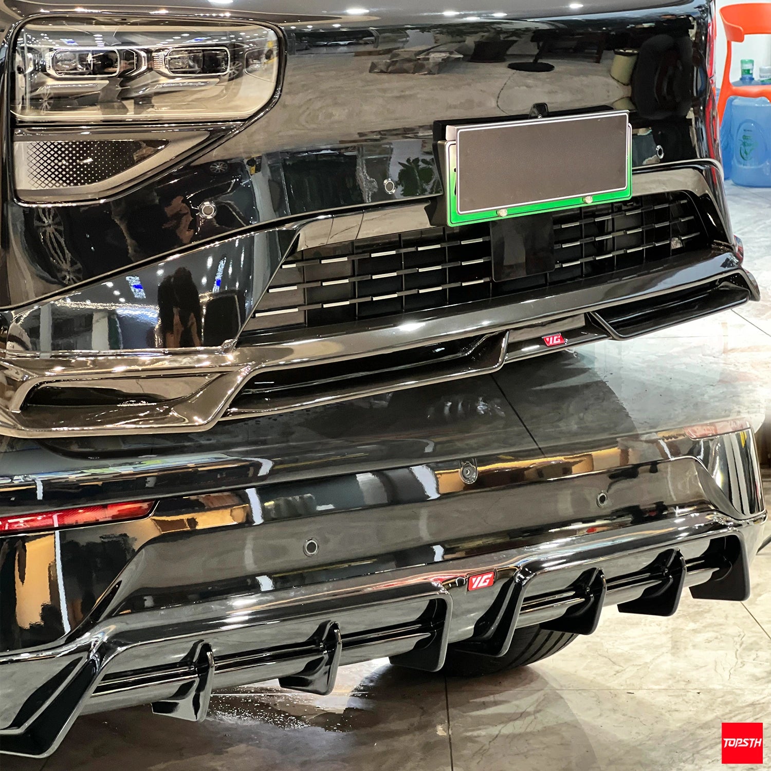 TOPSTH YG Style ABS Body Kit for 2025+ XPeng G9, Front 3 Quarter View.