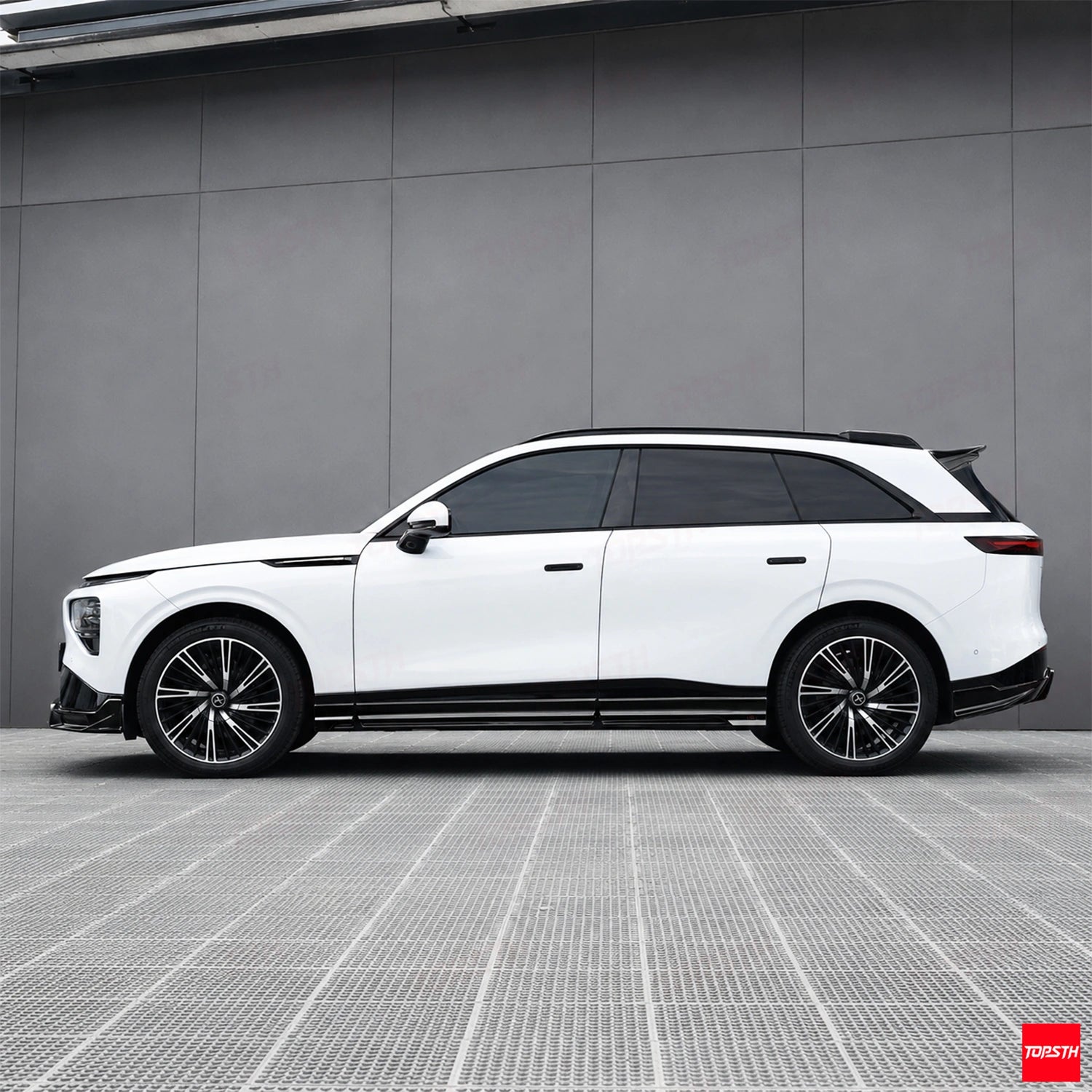 TOPSTH YG Style ABS Body Kit for 2025+ XPeng G9, Front 3 Quarter View.